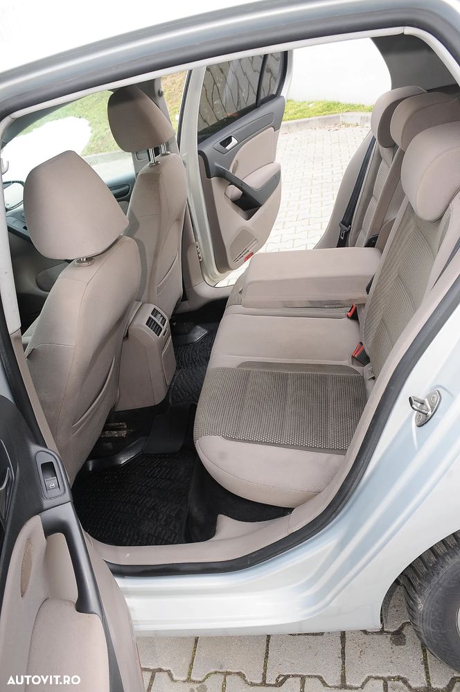 Volkswagen Golf 1.6 TDI DPF Comfortline - 8