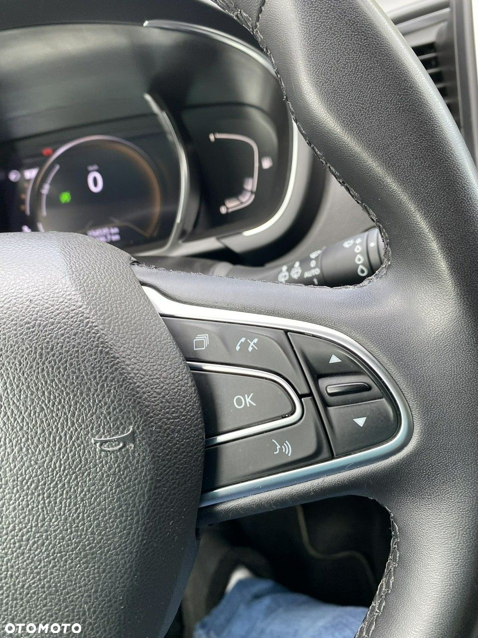 Renault Grand Scenic - 16
