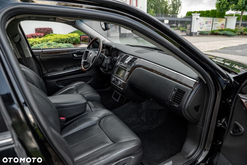 Cadillac DTS - 24