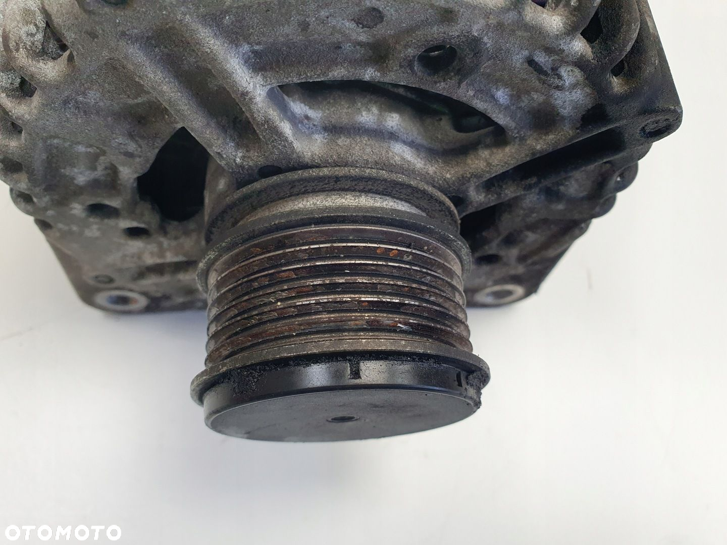 VW Eos 2.0 TDI ALTERNATOR bosch 03G903023 180A - 8