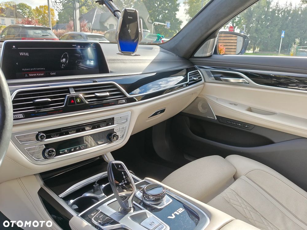 BMW Seria 7 M760Li xDrive - 19