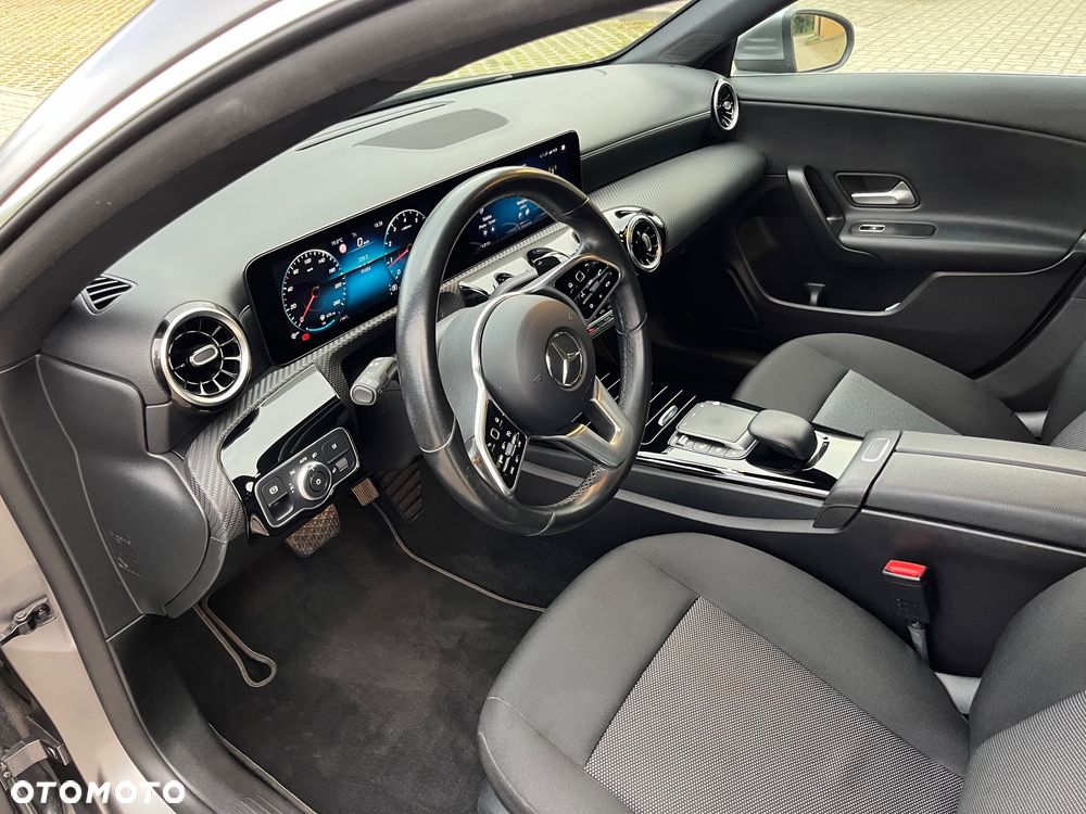 Mercedes-Benz CLA 200 Progressive 7G-DCT - 11