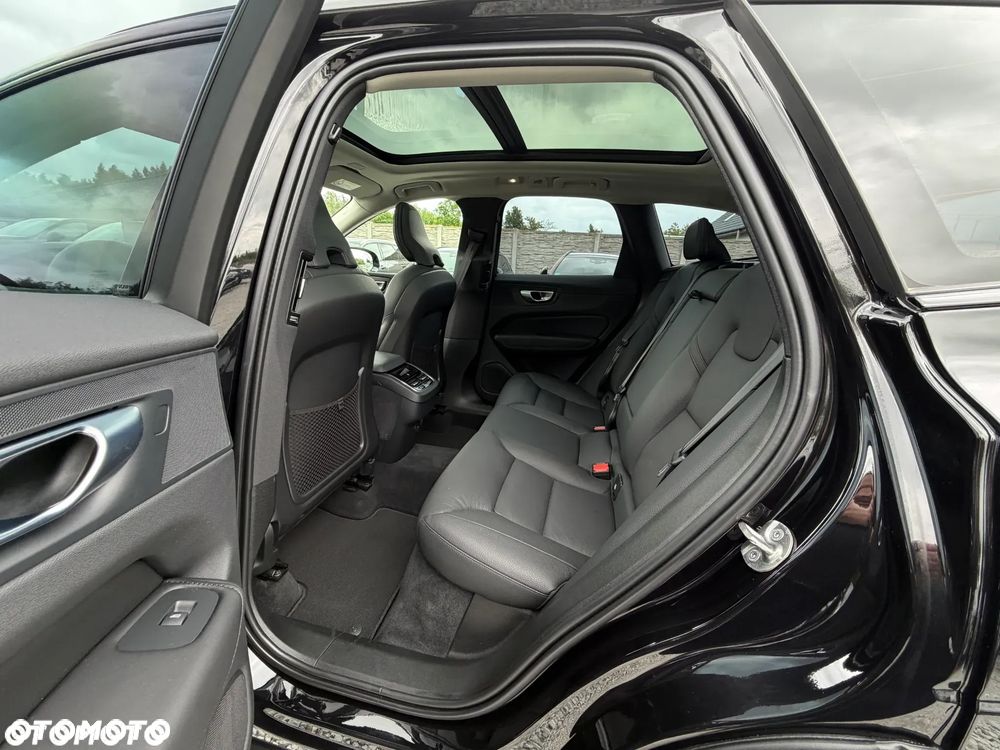 Volvo XC 60 B4 D AWD Ultimate Dark - 29