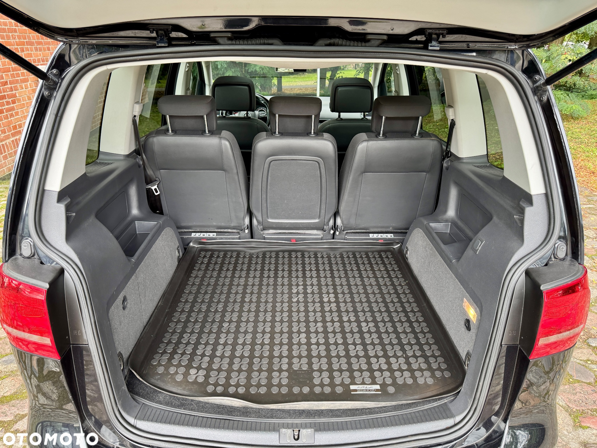 Volkswagen Touran 2.0 TDI DPF Highline DSG - 27