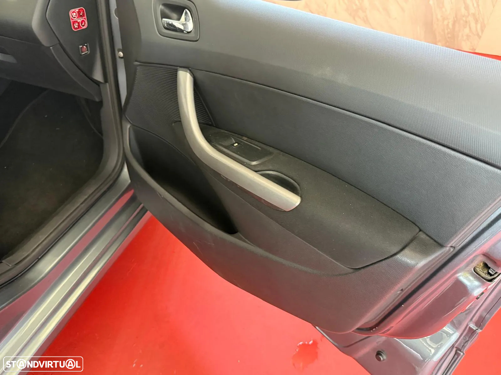 Peugeot 308 1.4 16V Executive - 21