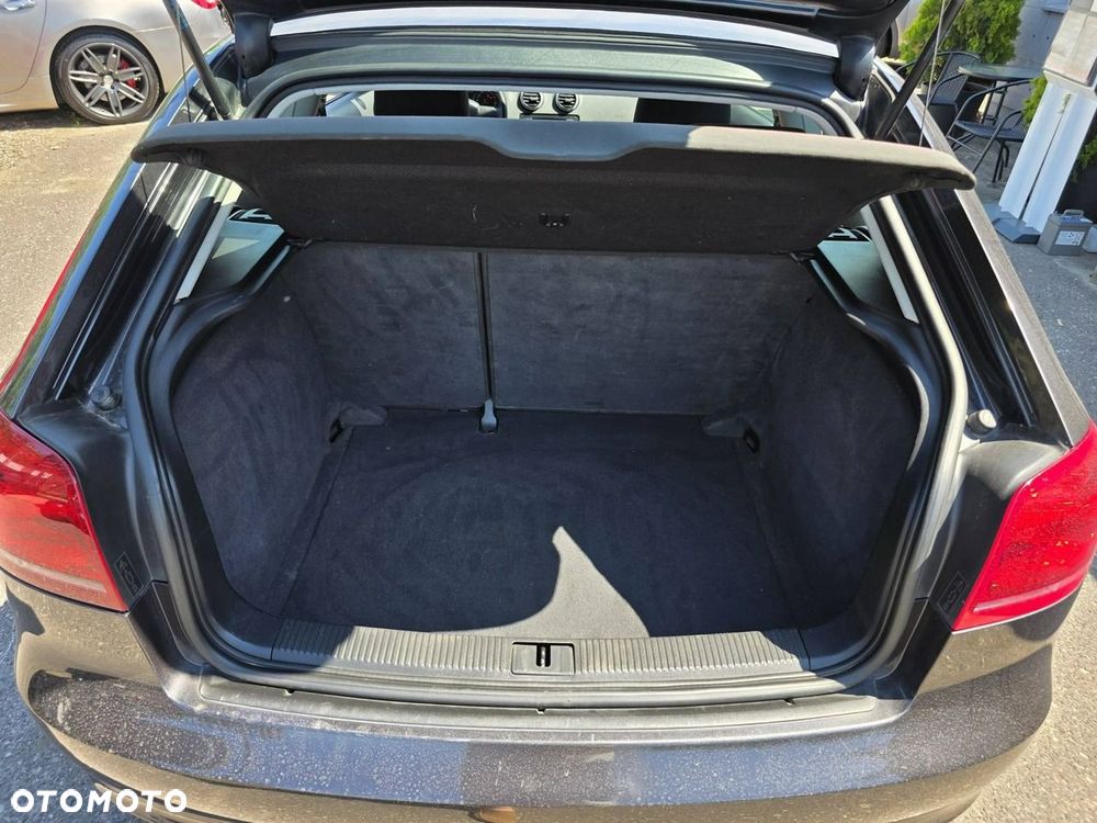 Audi A3 3-drzwiowe 1.6 Attraction - 22