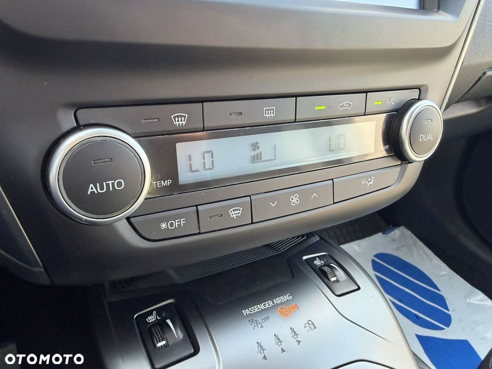 Toyota Avensis - 13