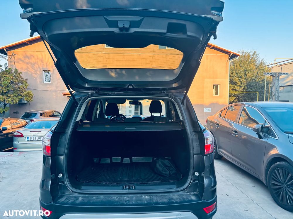 Ford Kuga 1.5 EcoBoost 4WD Aut. Trend - 4