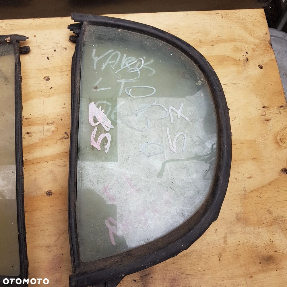 szyba z drzwi toyota yaris I 3d 5d - 4