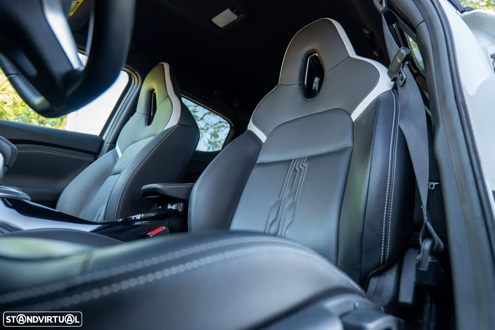 Nissan Juke 1.6 Hybrid N-Design Black - 13