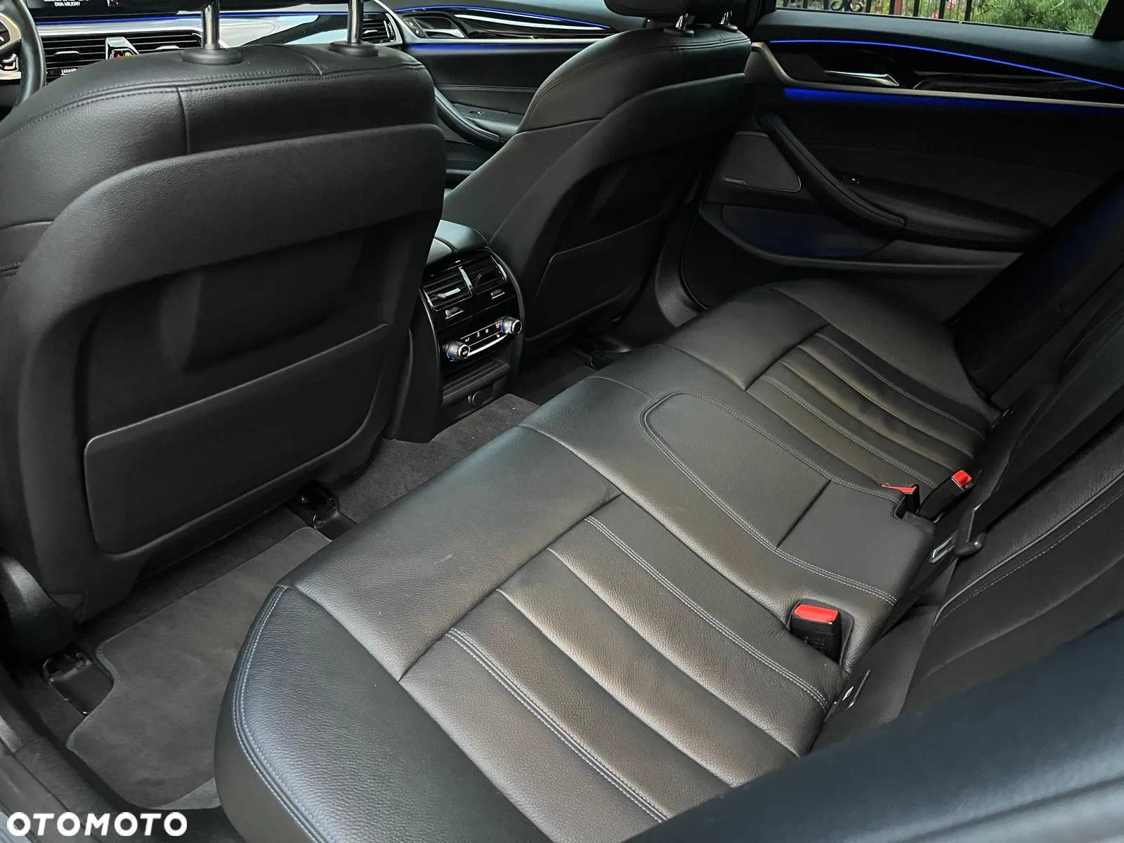BMW Seria 5 M550d xDrive Touring - 26