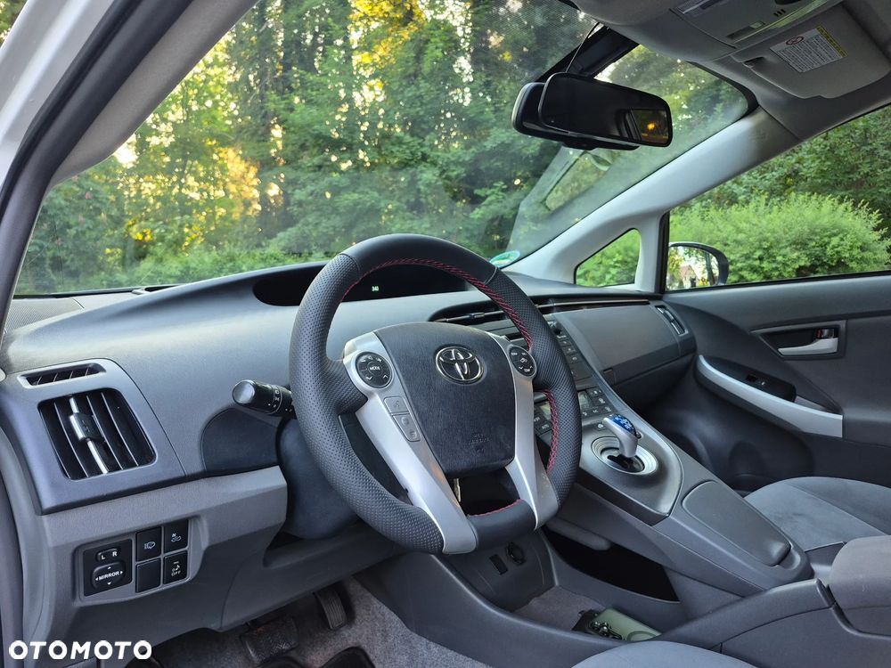 Toyota Prius (Hybrid) Executive - 22