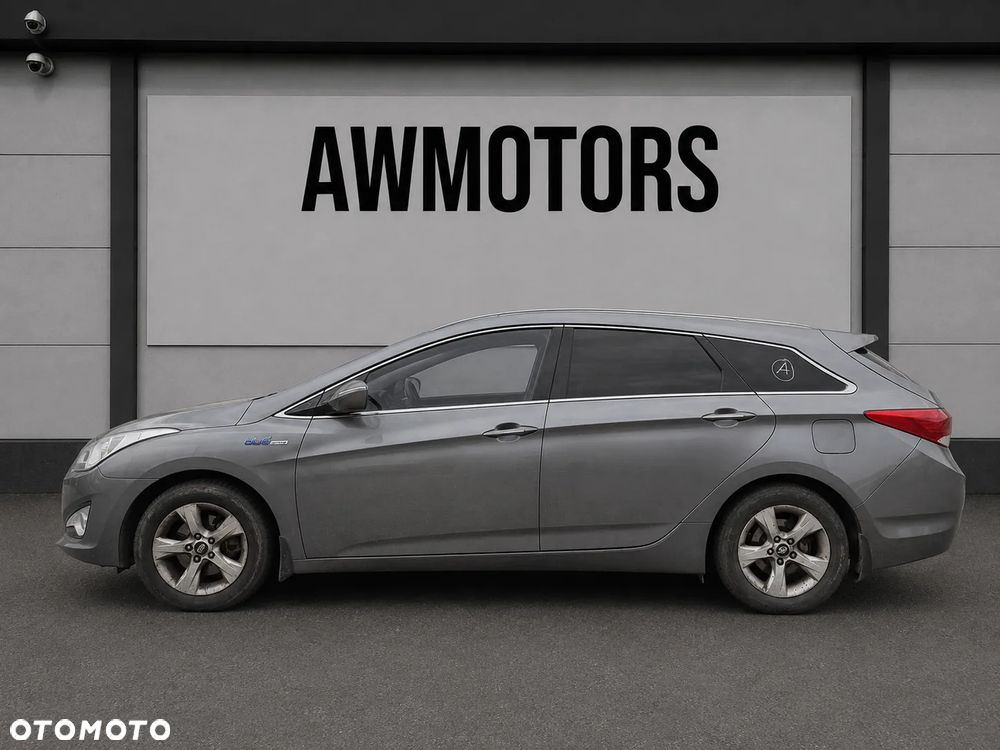 HYUNDAI I40 2012 *SAMOCHÓD NA CZĘŚCI* 6348 TITANIUM SILVER MASKA, LAMPA, DRZWI, LUSTERKO, ZDERZAK, GRILL, BŁOTNIK, KLAPA, BELKA, DESKA, FOTELE, KANAPA, ĆWIARTKA KIEROWNICA, TARCZE, ZACISKI, ZAWIESZENIE, KOMPLETNY PRZÓD, KOMPLETNY TYŁ, LICZNIK, ZEGARY, PRAWE LEWE PRZÓD TYŁ - 3