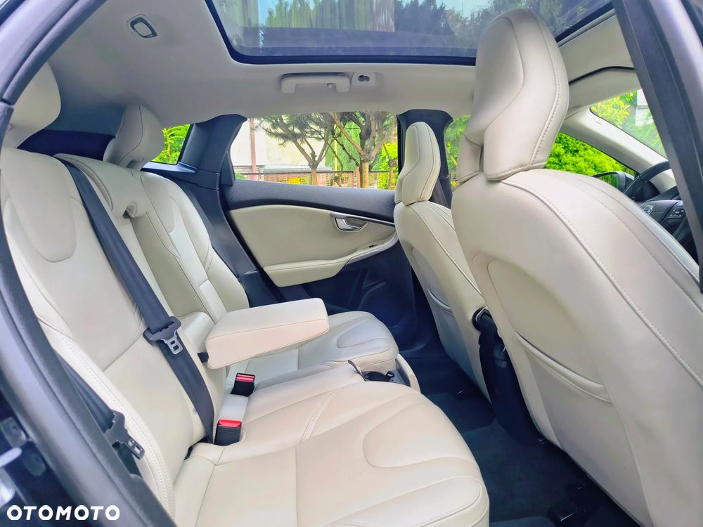 Volvo V40 D4 Geartronic Kinetic - 19