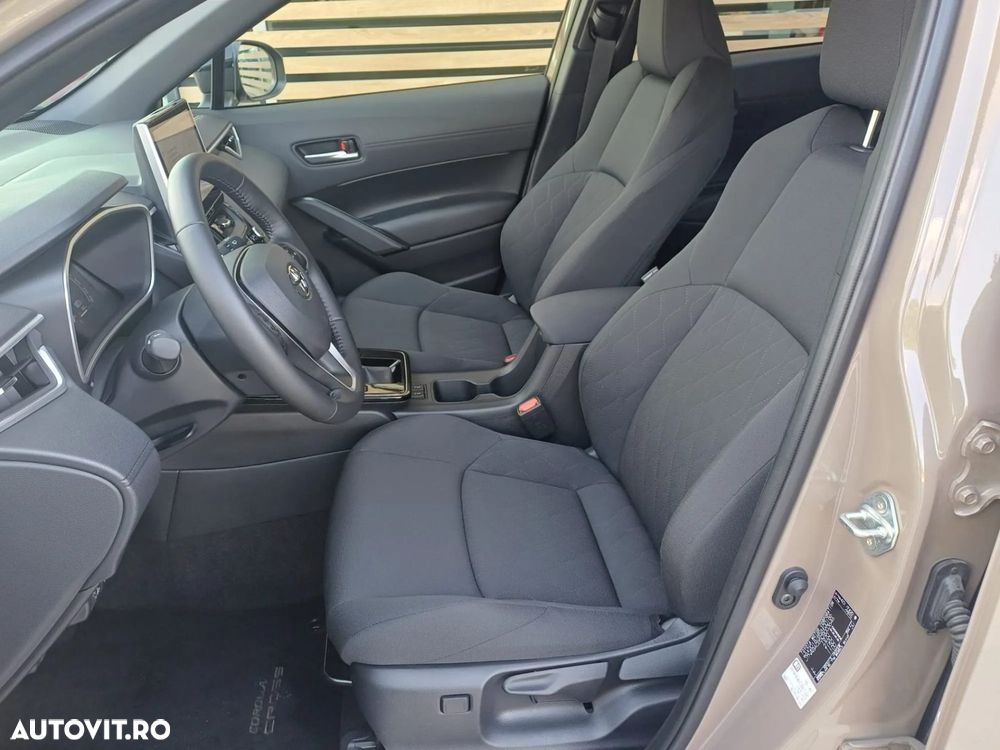 Toyota Corolla Cross - 10