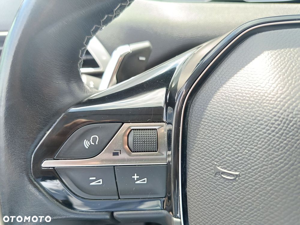 Peugeot 5008 1.6 PureTech Allure S&S EAT8 - 17