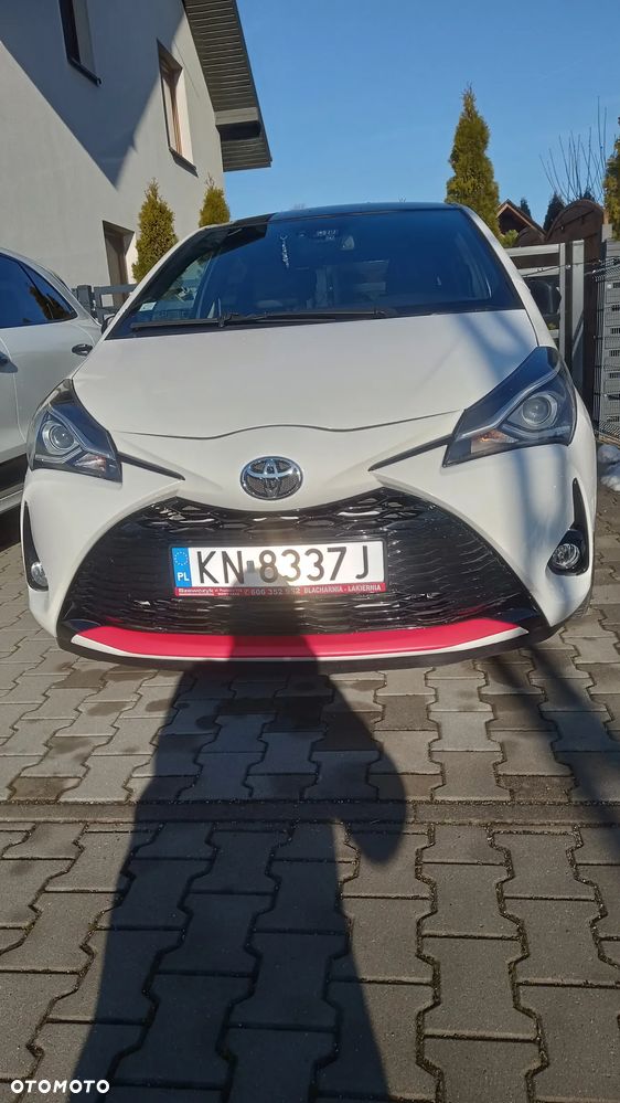 Toyota Yaris Hybrid 100 Business Edition - 2