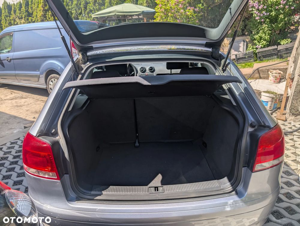 Audi A3 3-drzwiowe 1.6 Ambiente - 13