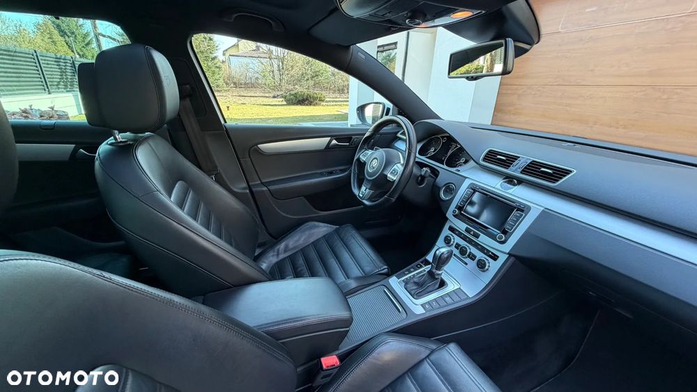 Volkswagen Passat 2.0 TDI DSG BlueMotion Technology R-Line - 24