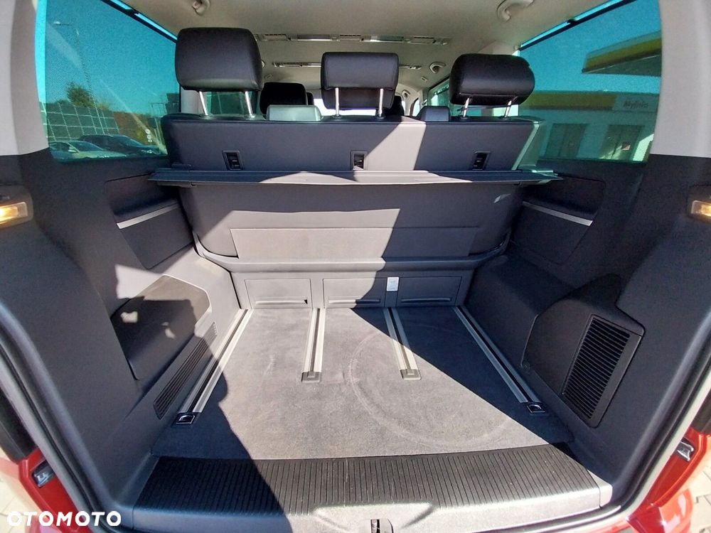 Volkswagen Multivan - 10