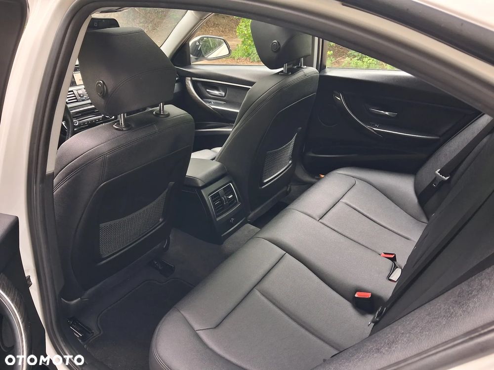 BMW Seria 3 320i xDrive - 12