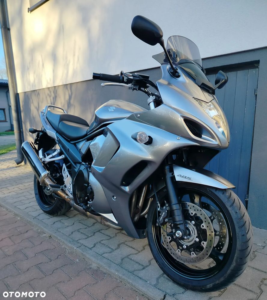 Suzuki GSX - 4