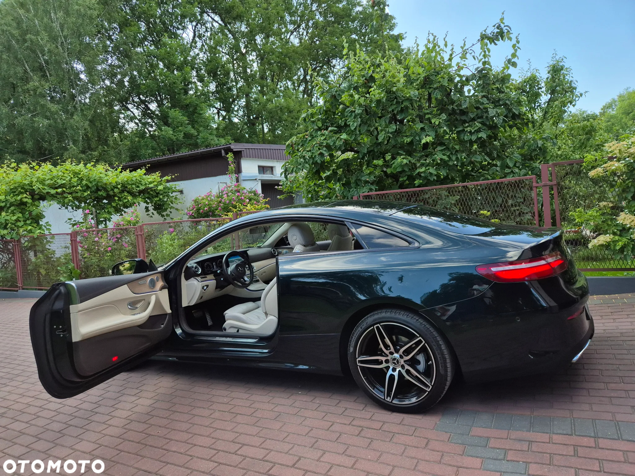 Mercedes-Benz Klasa E 220 d Coupe 9G-TRONIC AMG Line - 37