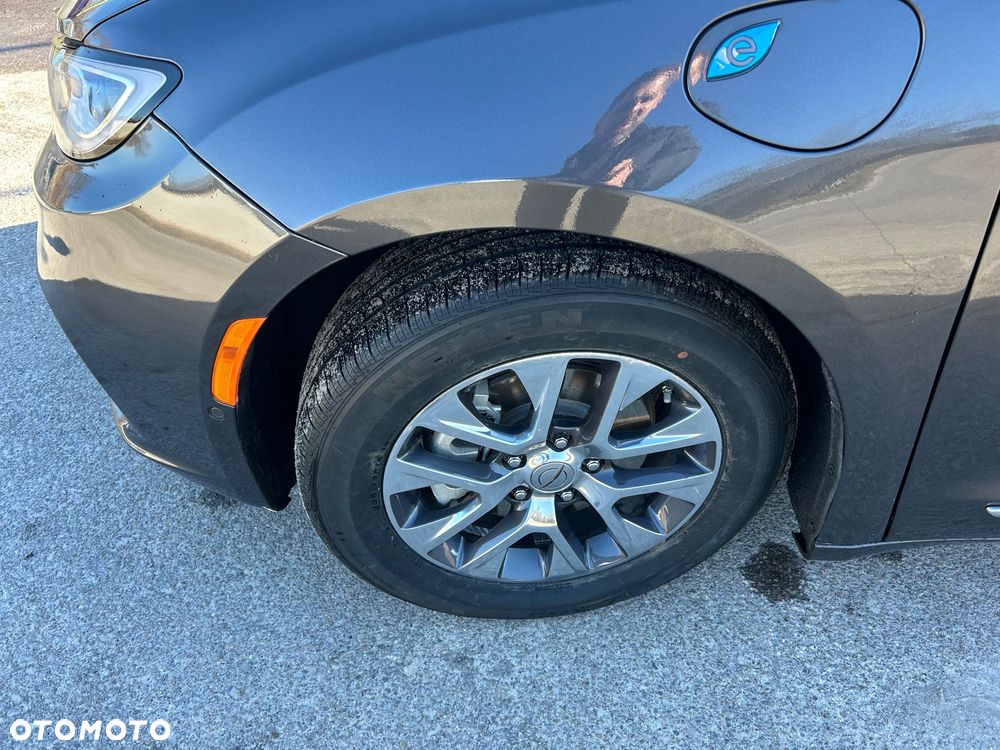 Chrysler Pacifica - 25