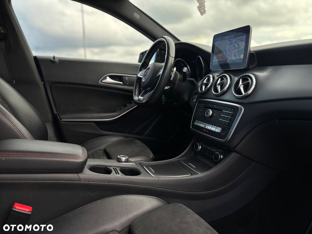 Mercedes-Benz CLA 180 7G-DCT AMG Line - 23