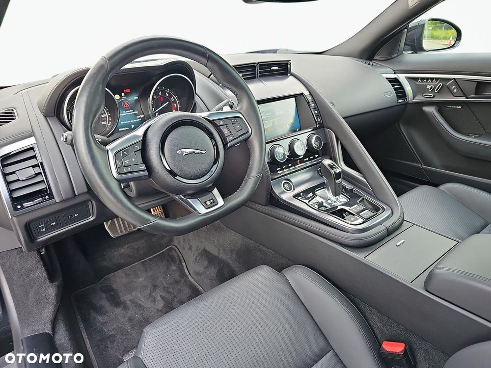 Jaguar F-Type AWD R - 4