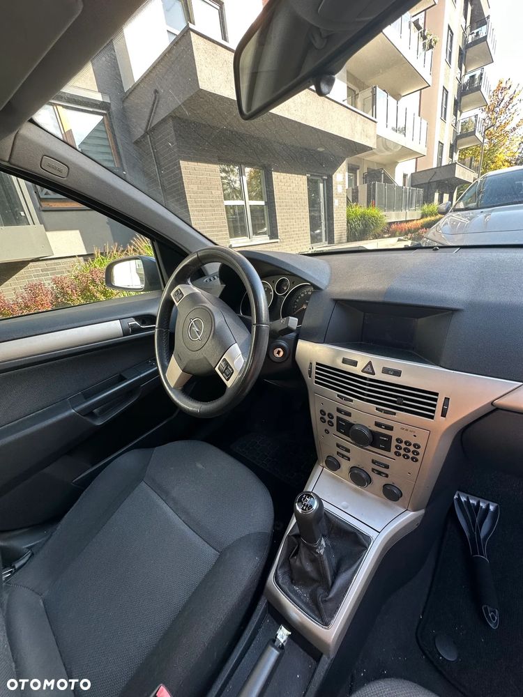 Opel Astra 2007 photo 2