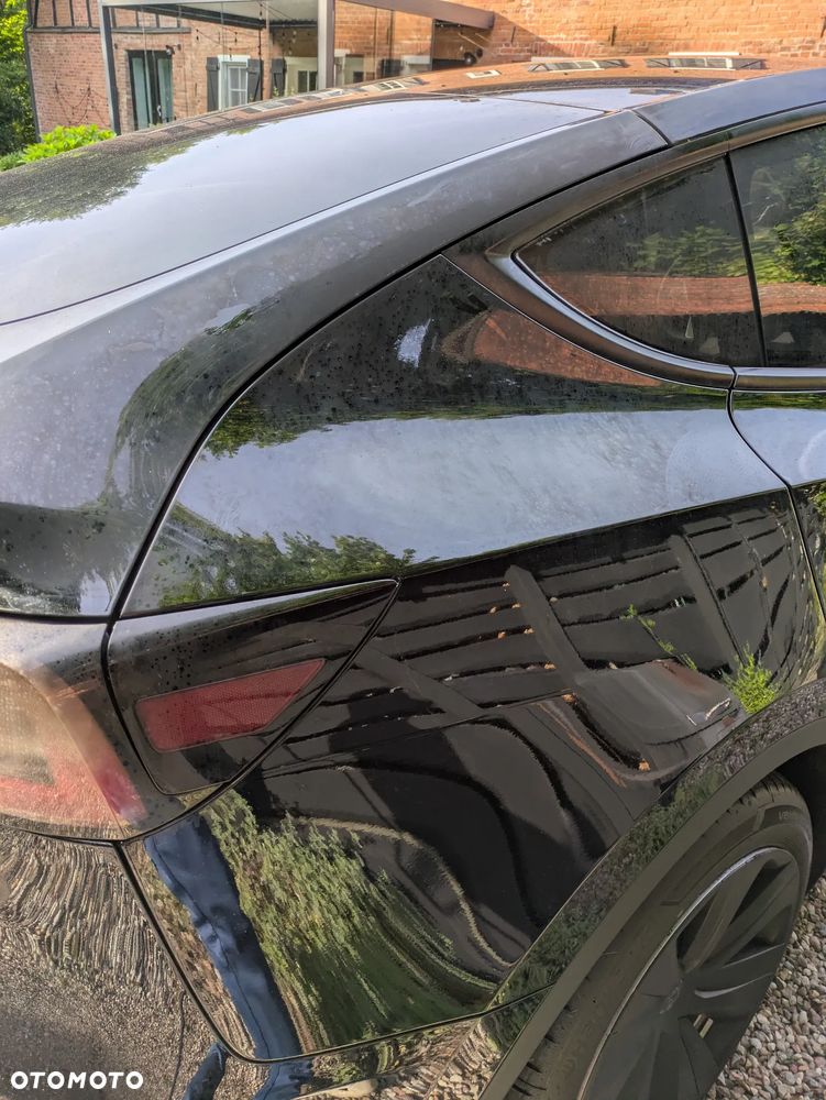 Tesla Model Y - 25