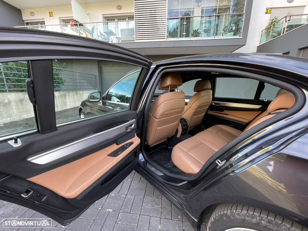 BMW 740 d Pack M - 12