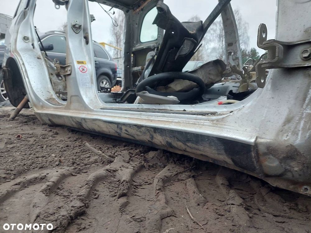PRÓG PRAWY + SŁUPEK ŚRODKOWY TOYOTA RAV4 II 5D 1D4 - 2