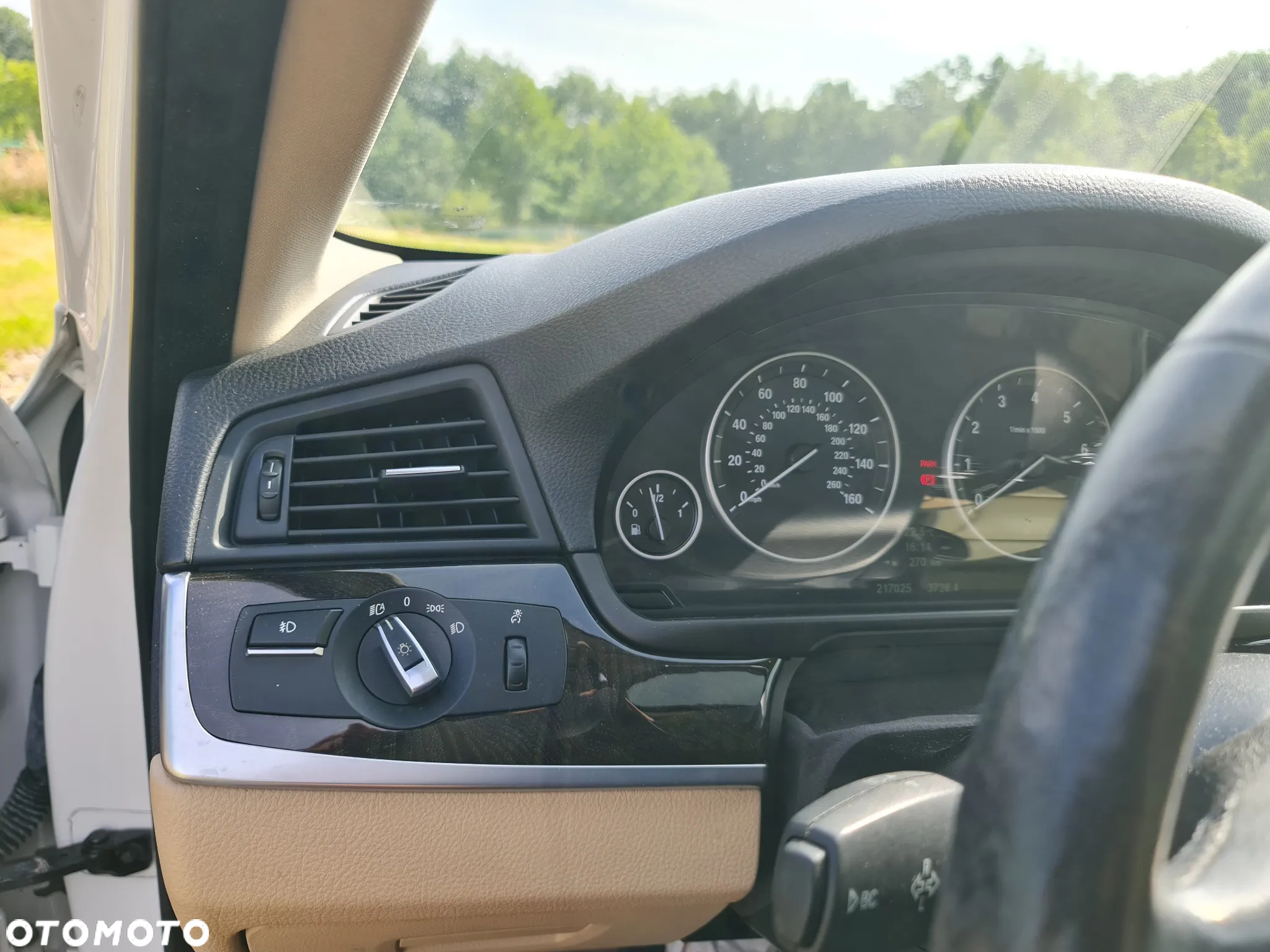 BMW Seria 5 528i xDrive - 37