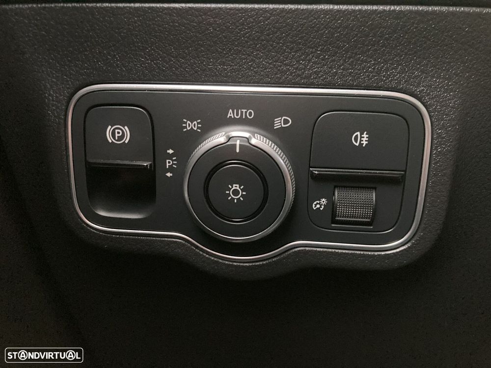 Mercedes-Benz GLA 180 d AMG Line - 15