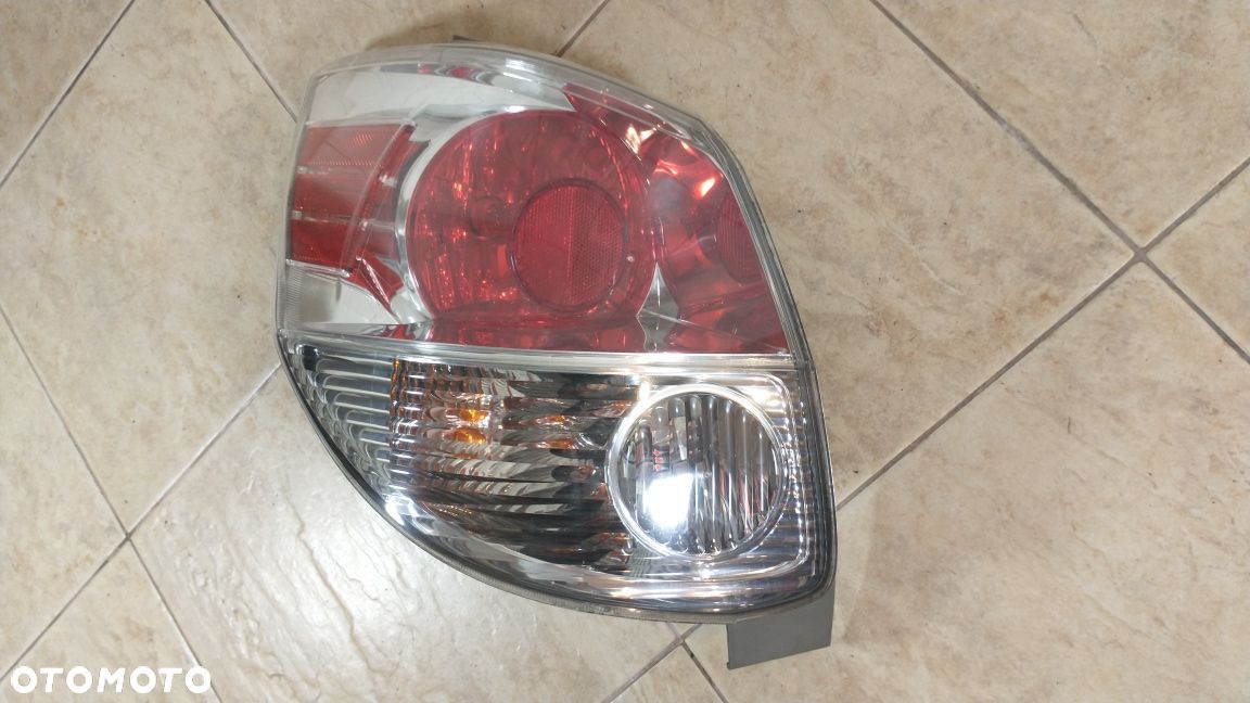 Toyota Matrix lampa lewa tył XR wysyłka - 1