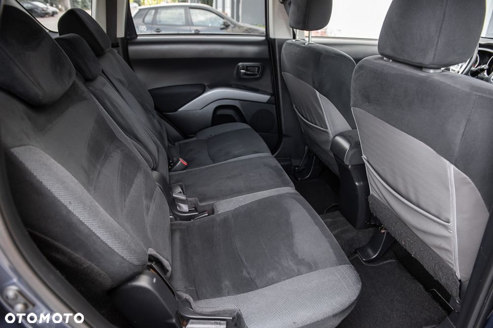 Mitsubishi Outlander - 25