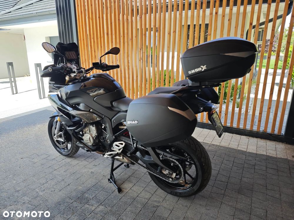 BMW XR - 17