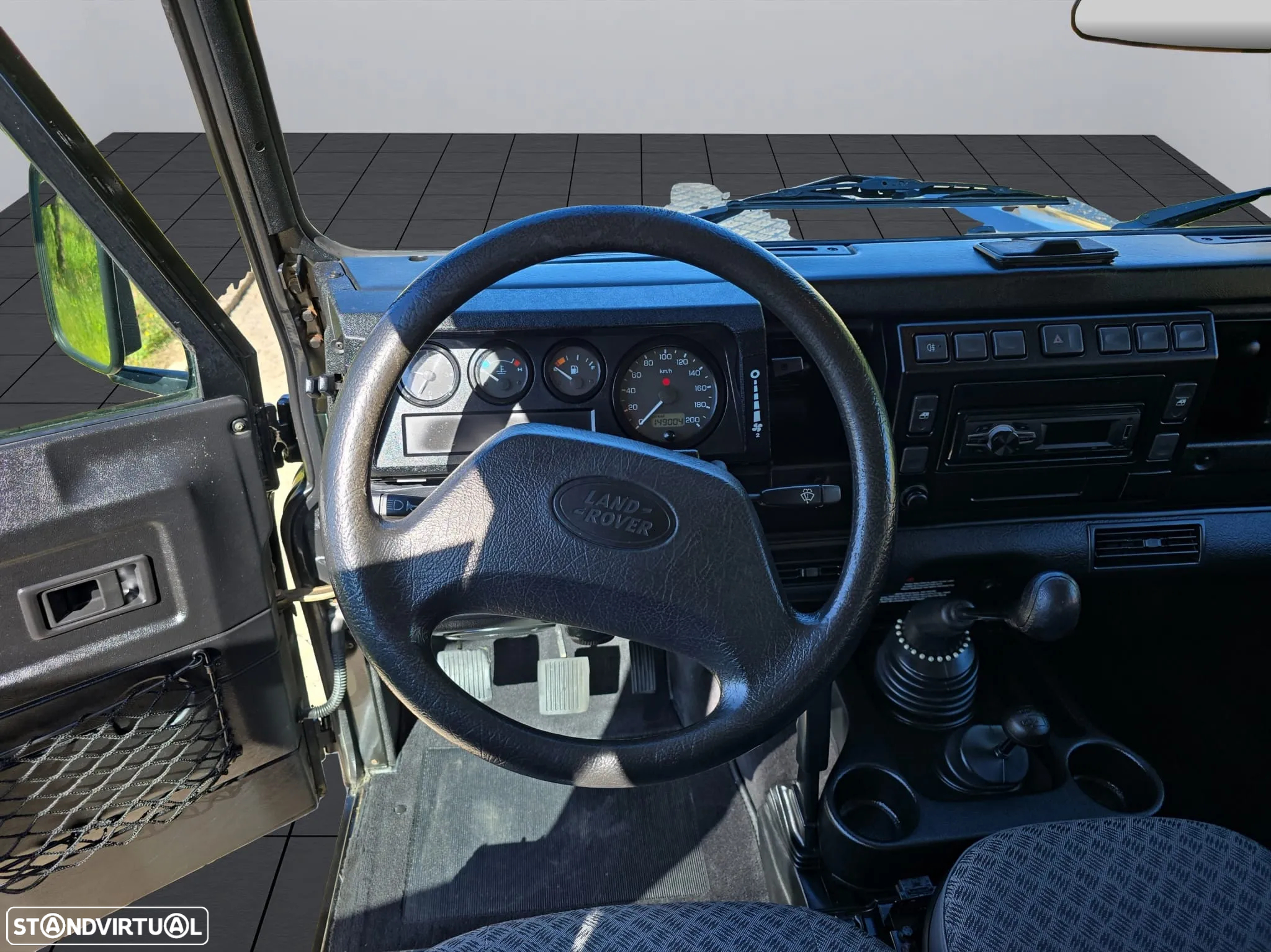 Land Rover Defender - 15