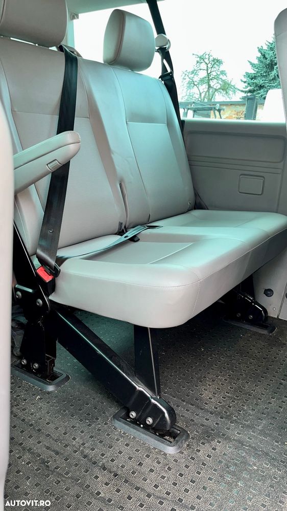 Volkswagen Caravelle - 10