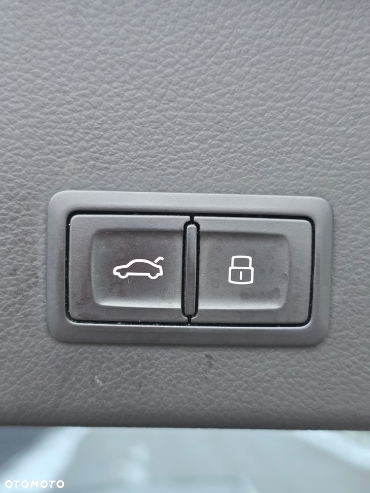 Audi A6 Avant 2.0 TDI Ultra S tronic - 36