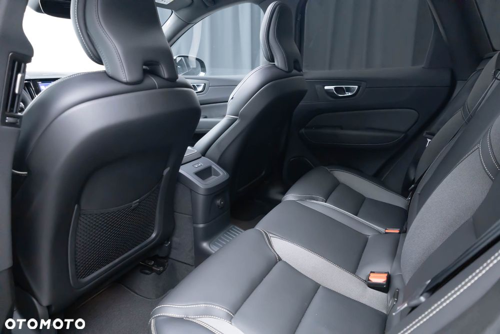 Volvo XC 60 T6 Plug-In Hybrid AWD Plus Black Edition - 35