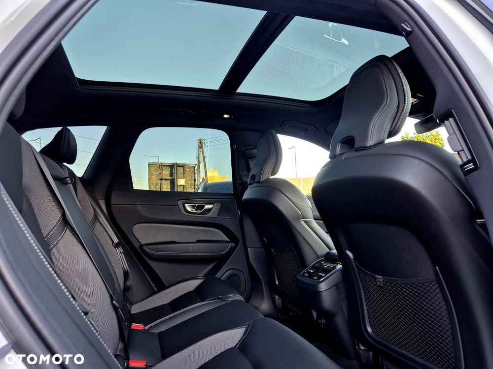 Volvo XC 60 B5 B AWD Ultimate Dark - 10