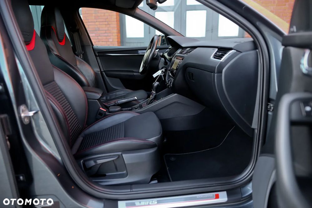 Skoda Octavia 2.0 TDI DSG RS - 24