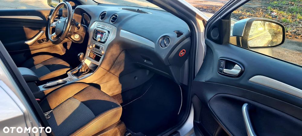 Ford Mondeo 2.0 TDCi Ambiente - 22