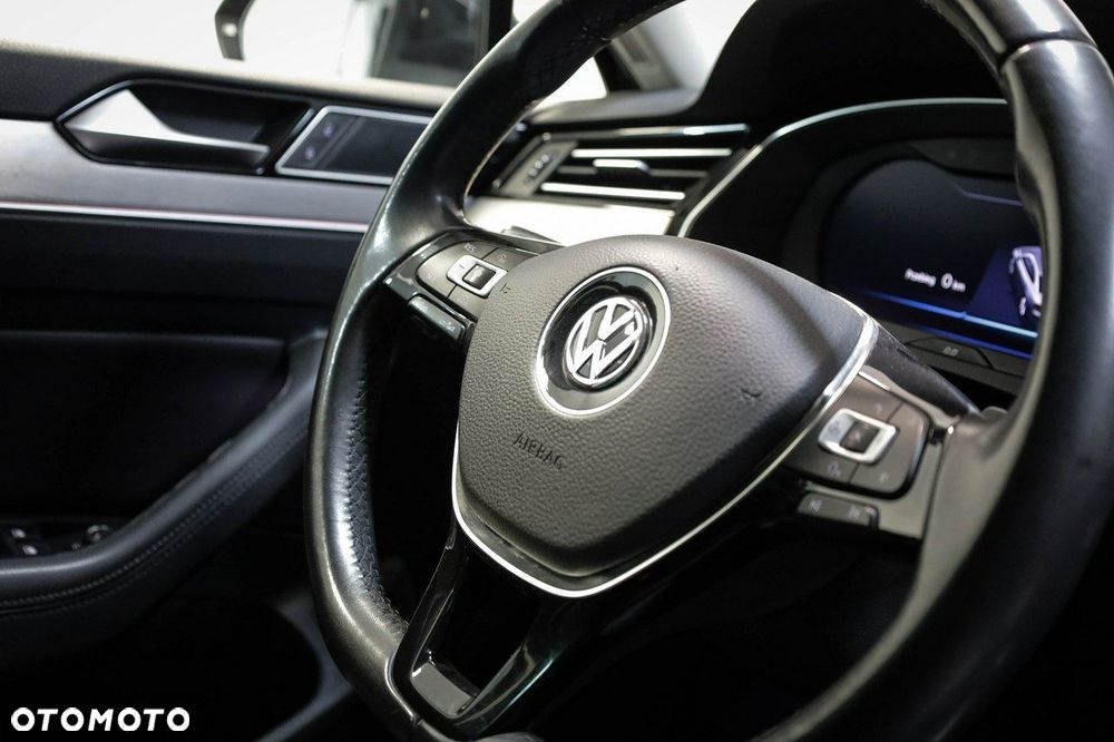Volkswagen Passat - 12