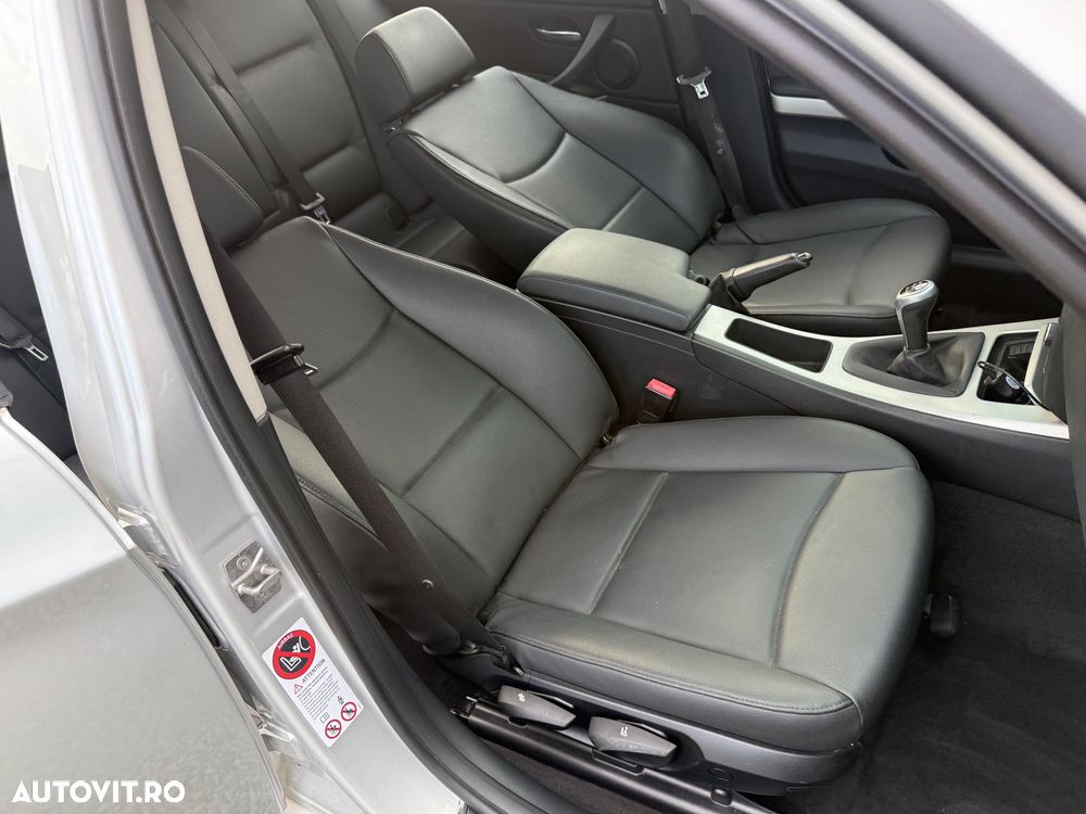 BMW Seria 3 318d DPF Touring - 21