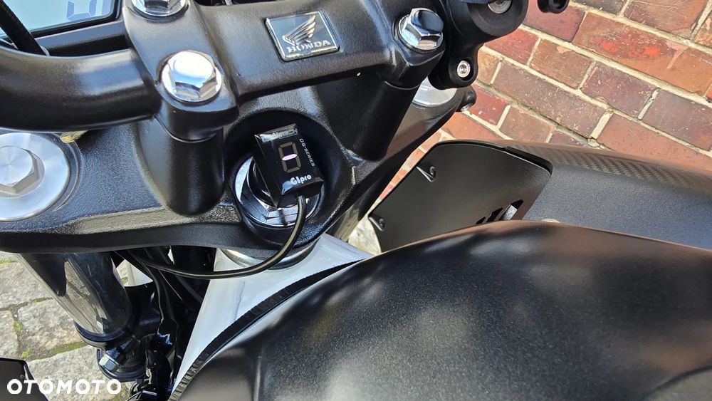 Honda CB - 16