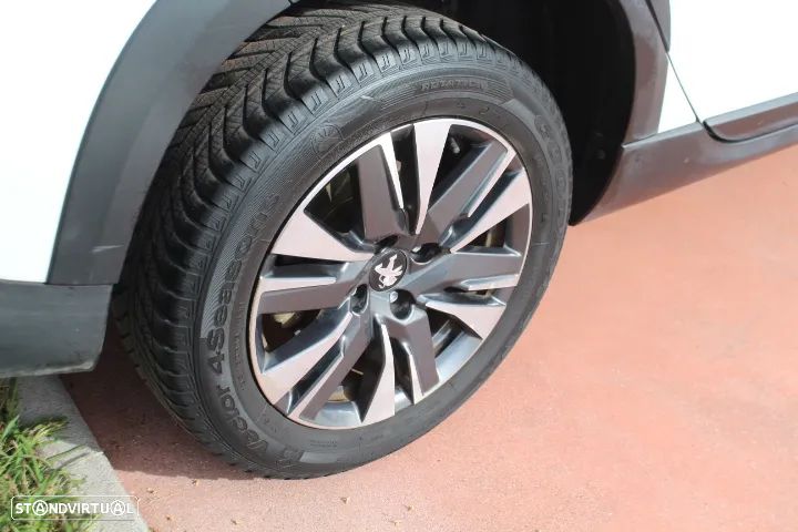Peugeot 2008 1.2 PureTech Allure - 10
